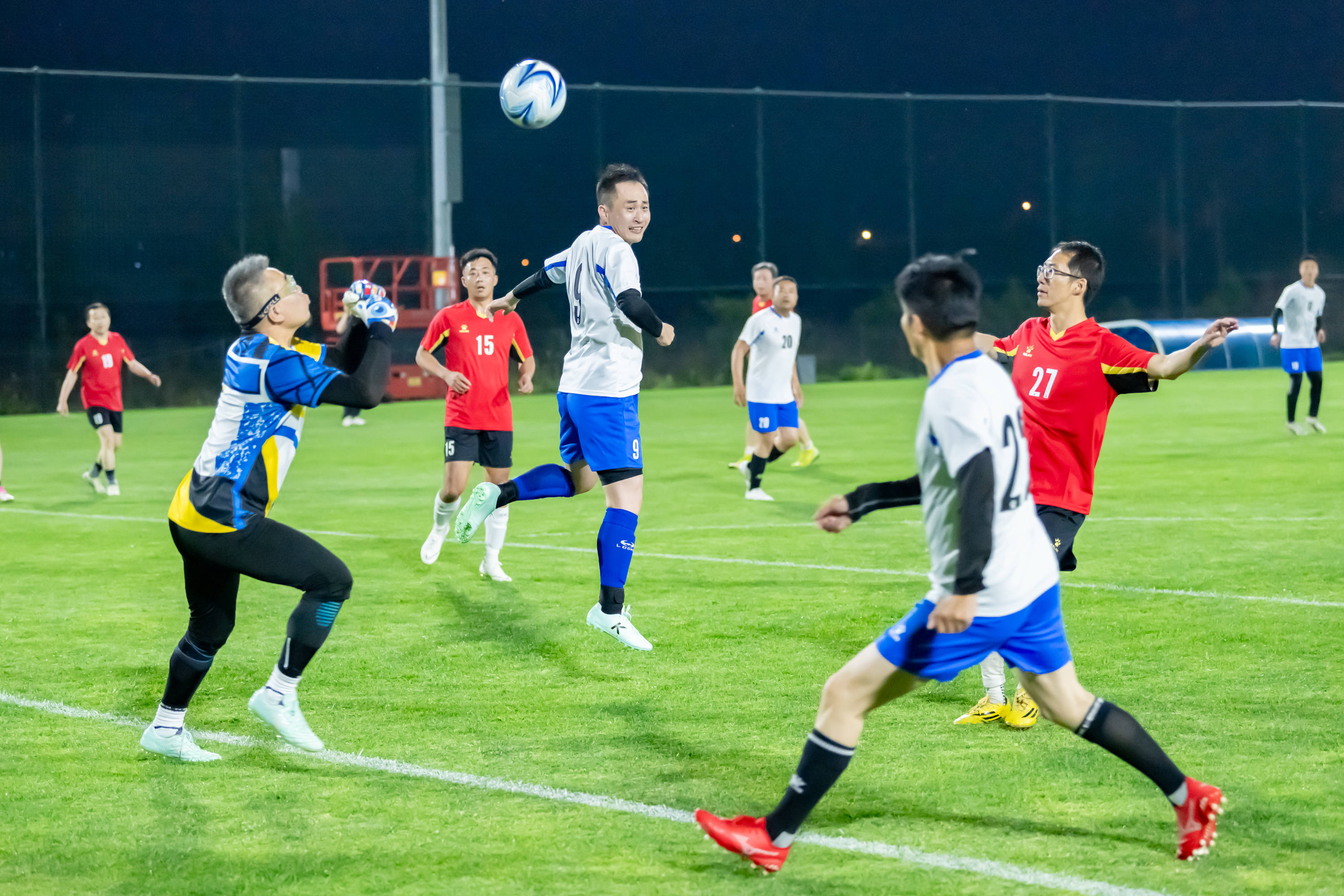 在一个强调 在一个强调