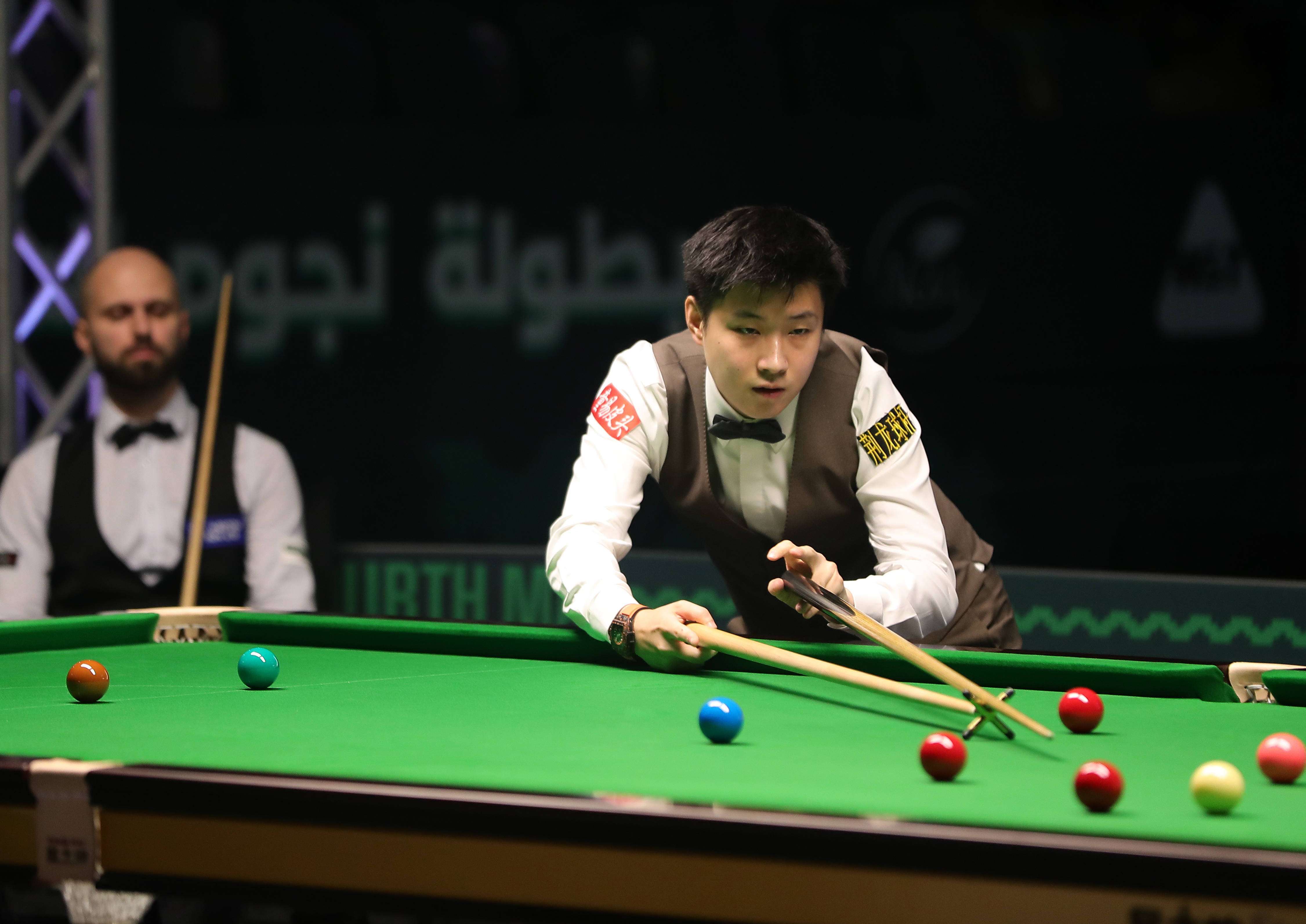 他都表现得 他都表现得